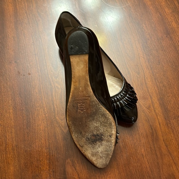 Loeffler Randell Brown Ruffled Toe Timeless Flats - Picture 8 of 9